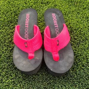 Rocket Dog Black Sandals with Hot Pink Straps